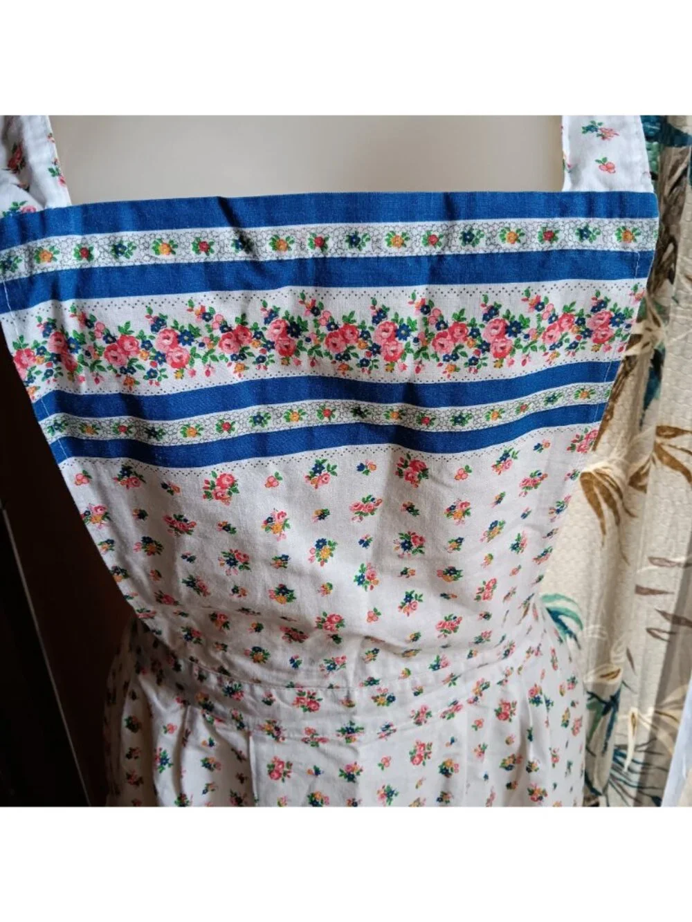 True Vintage 1950's Full Kitchen Cotton Apron Crisscross Straps Pocket Linen